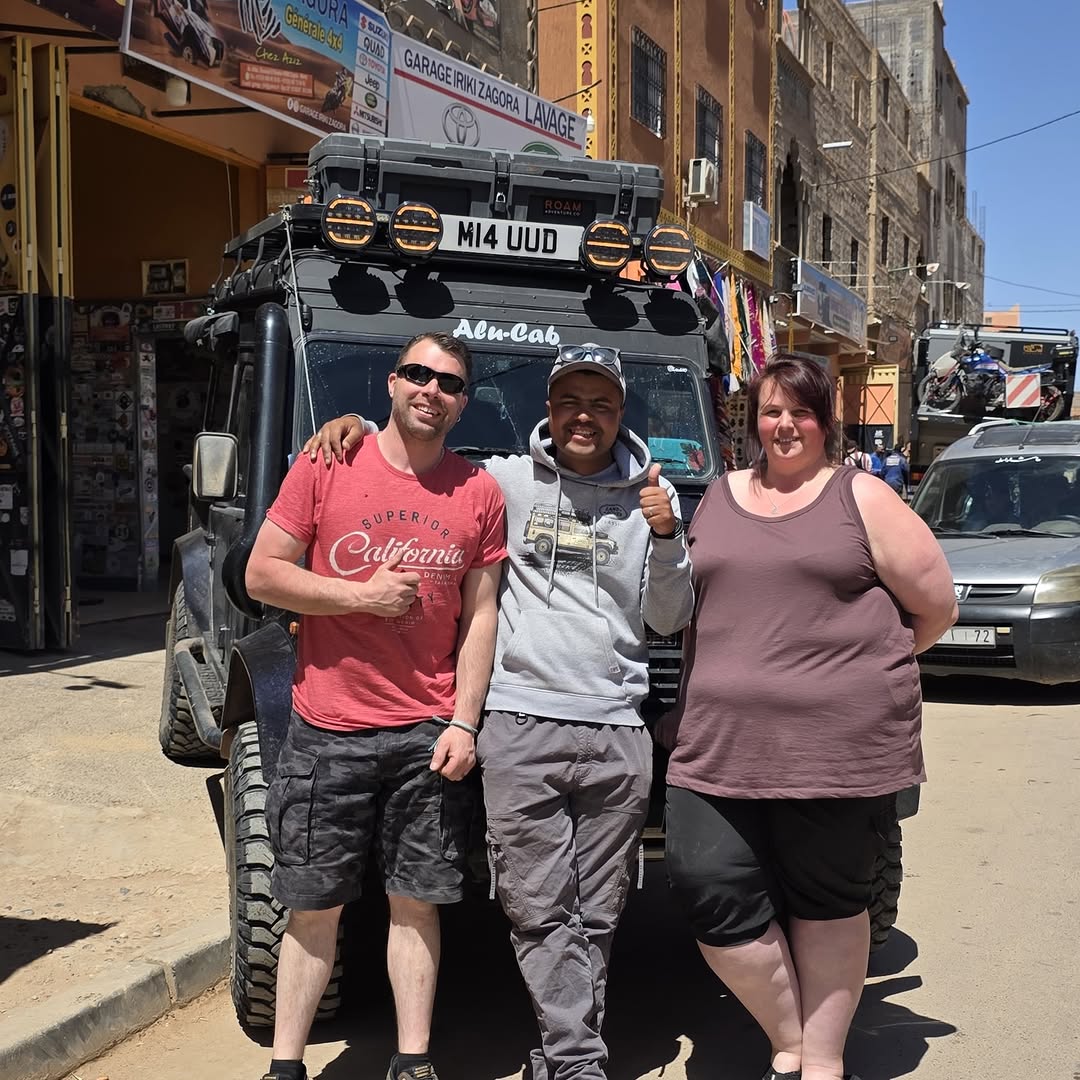 British Defender owners posing with Zakaria (Zicaaaas) after the inspection at Garage Iriki in Zagora