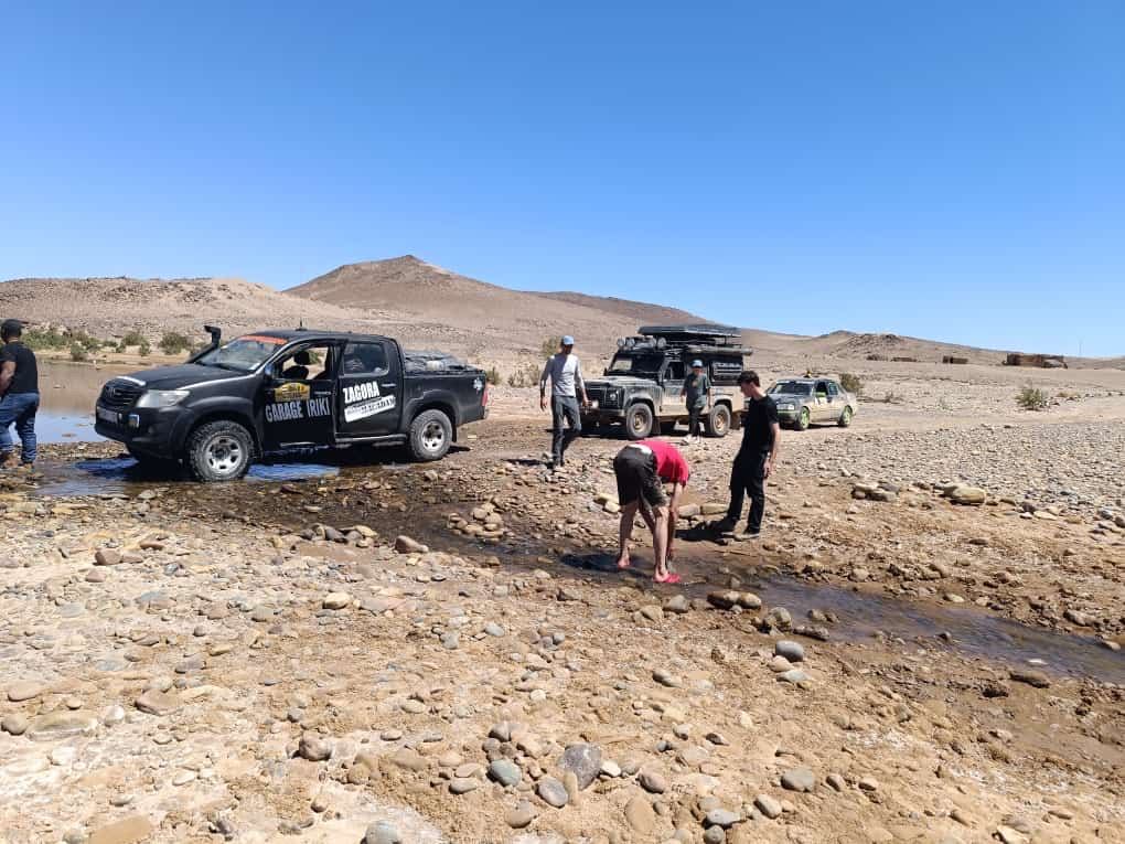 Garage Iriki Hilux crossing a wadi