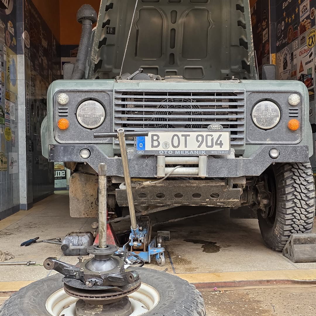 Defender swivel hub and stub axle assembly removed and laid out on the wheel during oil seal replacement