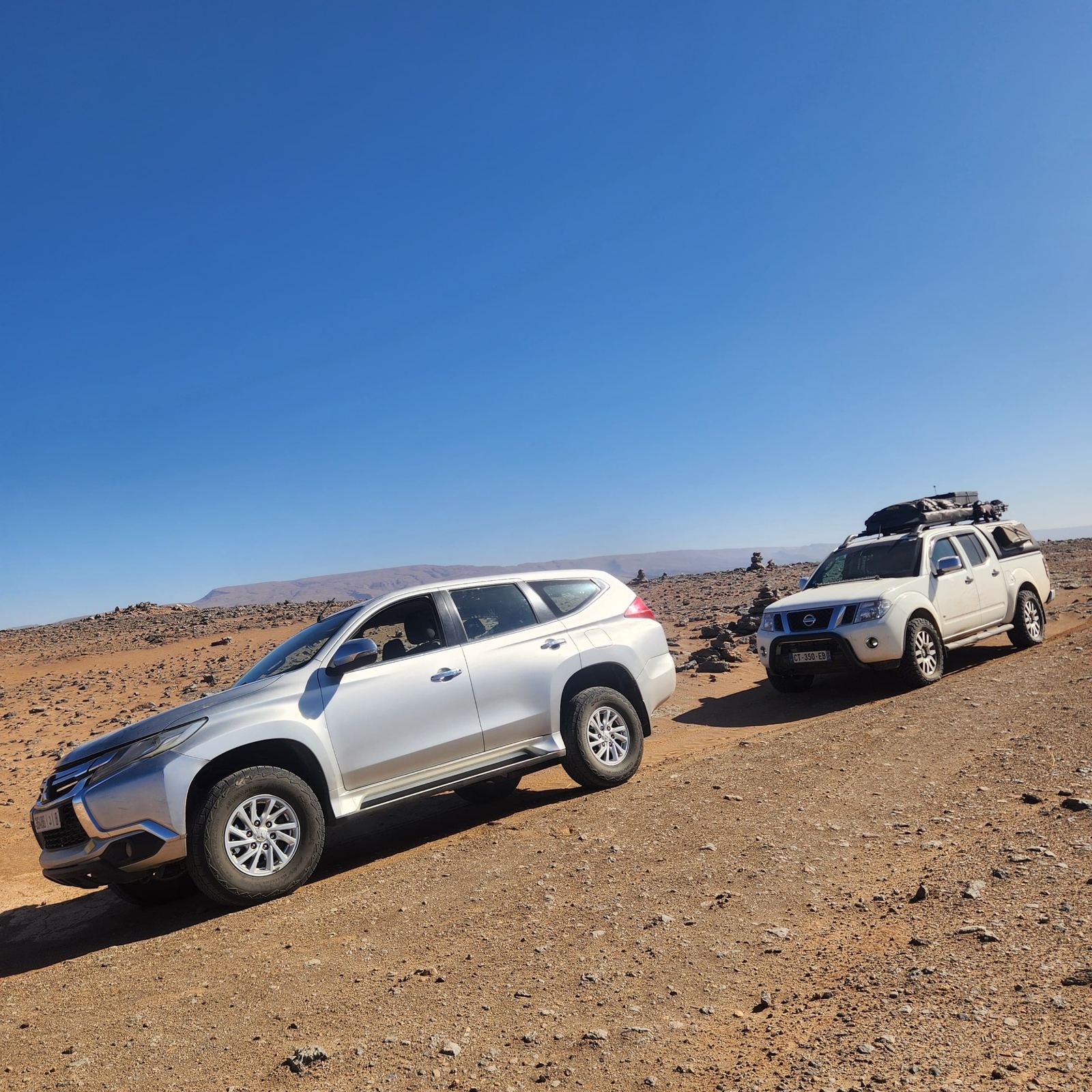 Mitsubishi and Nissan Navara on a rocky track
